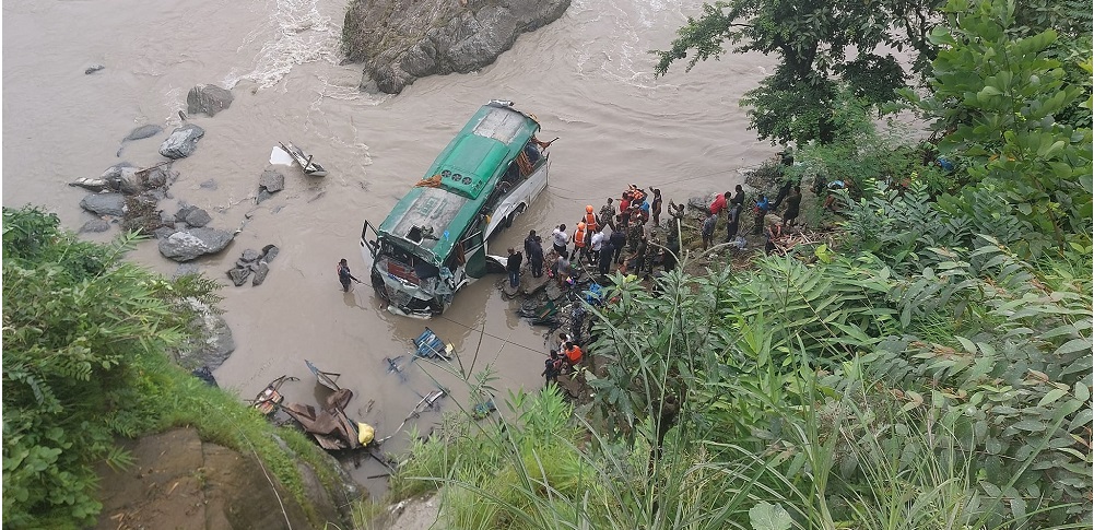 त्रिशूलीमा बस दुर्घटना, आठ जनाको मृत्यु