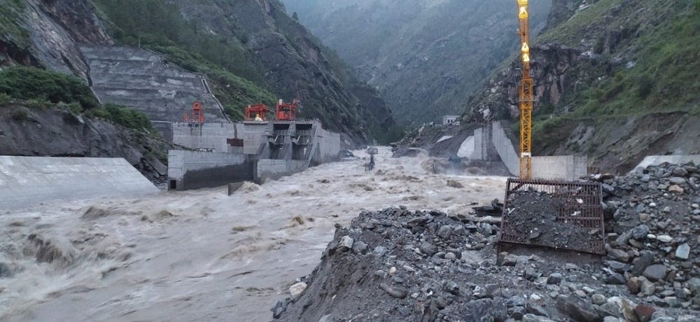 भोटेकोशीमा आएको बाढीबाट १८ जना सम्पर्कविहीन, त्रिशूली नदीमा दुई जनाको शव फेला