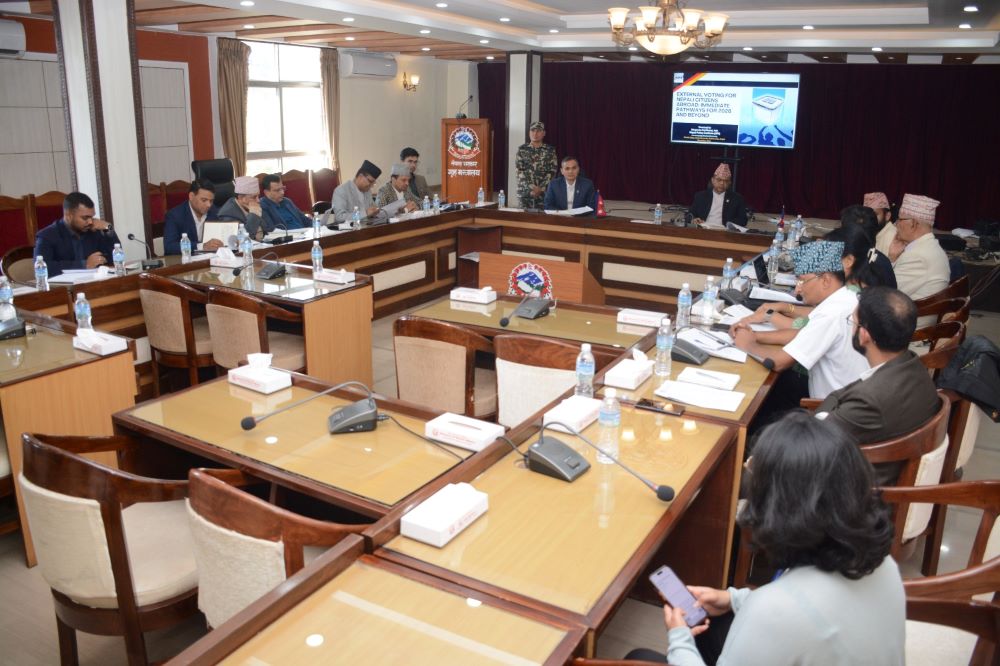 विदेशी नेपालीका लागि मतदान सुविधा ल्याउन सरकारले सुरु गर्‍यो छलफल