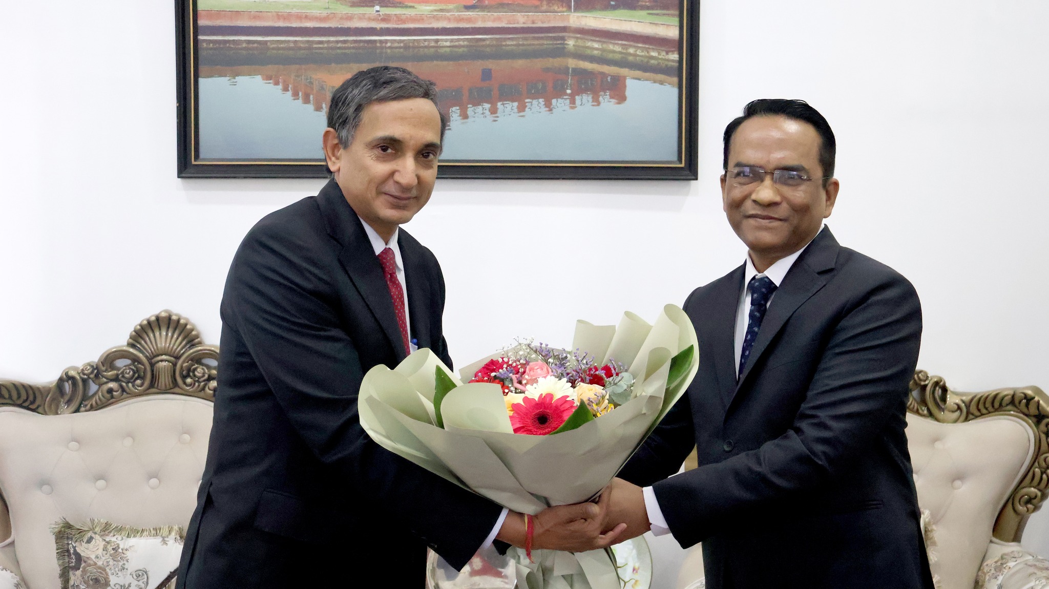 आईएमएफका एसिया प्रशान्त विभागीय निर्देशक श्रीनिवासनद्वारा गभर्नर पौडेललाई शिष्टाचार भेट