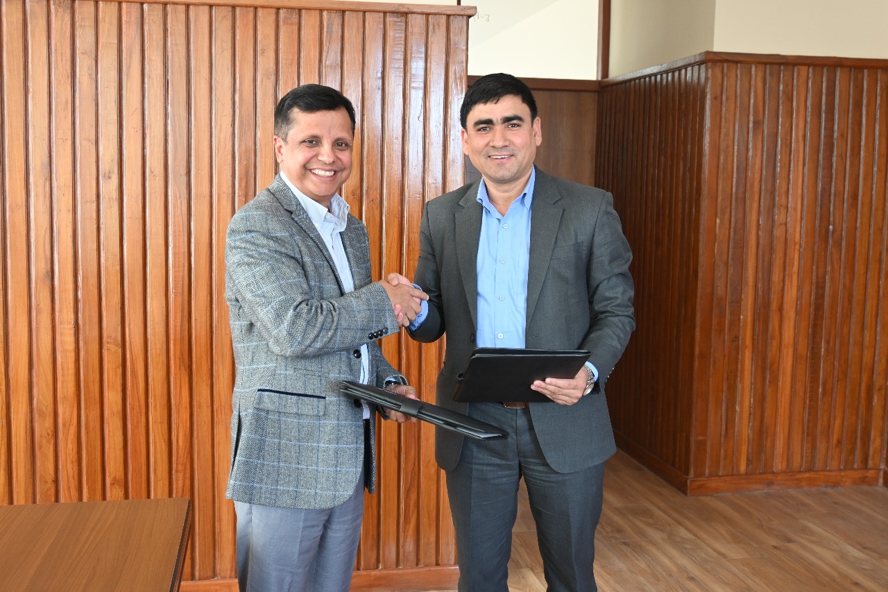 राष्ट्रिय जीवन बीमा कम्पनीका नवनियुक्त अध्यक्ष अर्याललाई प्राधिकरणमा पद तथा गोपनीयताको शपथ