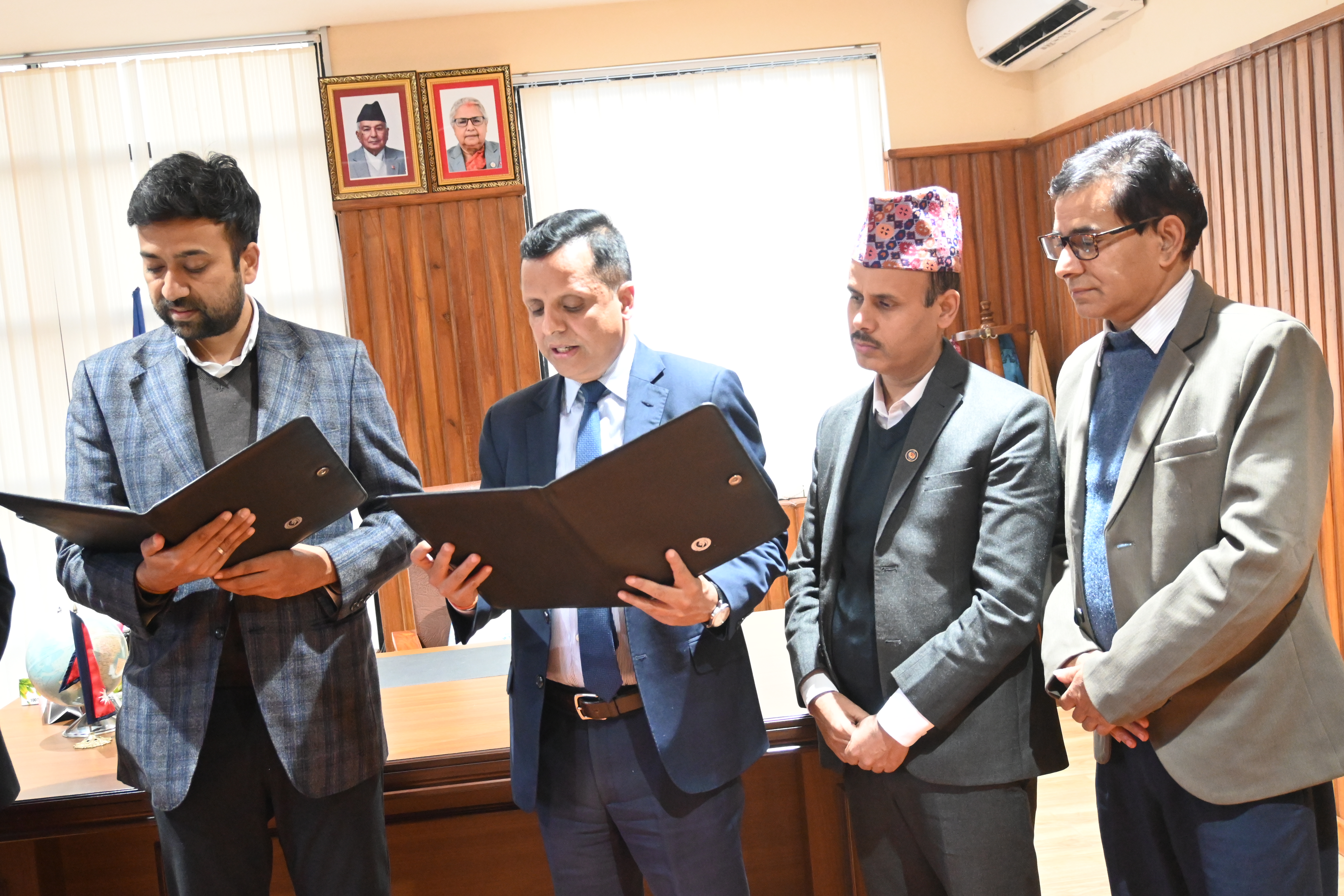 नेपाल बीमा प्राधिकरणमा प्रोटेक्टिभ माइक्रो इन्स्योरेन्सका नवनियुक्त अध्यक्ष सरियालाई शपथ