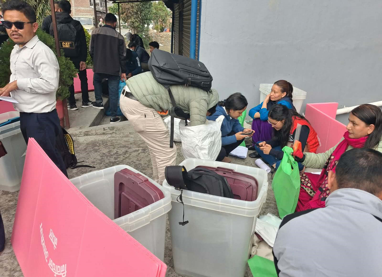 लमजुङका सबै मतदान केन्द्रमा निर्वाचन सामग्री पुग्यो
