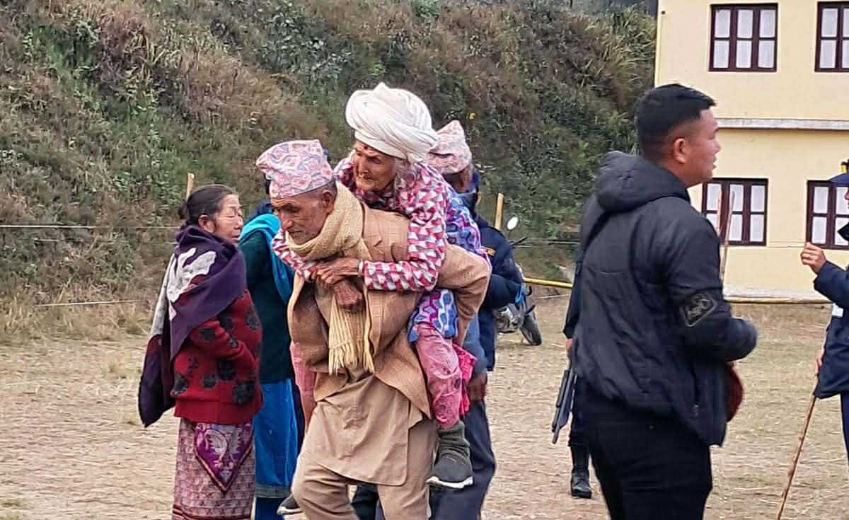 ताप्लेजुङमा १०३ वर्षीया वृद्धाद्वारा मतदान