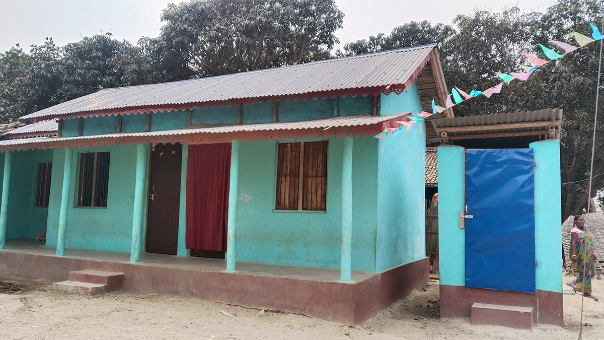 मुखियापट्टी मुसहरनियामा ६५ वर्षीय राजेन्द्र माझीको सपना पूरा, पक्की घर पाएपछि खुशी