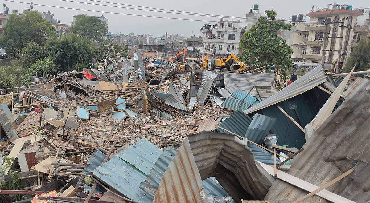 थापाथलीमा अवैध बस्ती हटाउने काम शान्तिपूर्ण रूपमा सम्पन्न