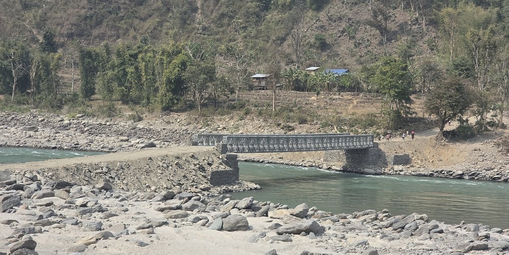 बेलिब्रिज हटाइँदै, खोटाङ–तराई सिधा यातायात पुनः अवरुद्ध हुने