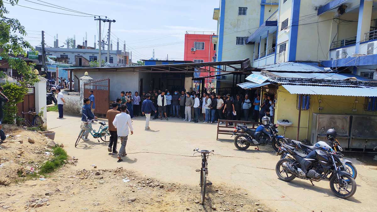 लम्कीचुहा प्रादेशिक अस्पतालमा प्रदेश सरकारका कर्मचारी खटाइयो