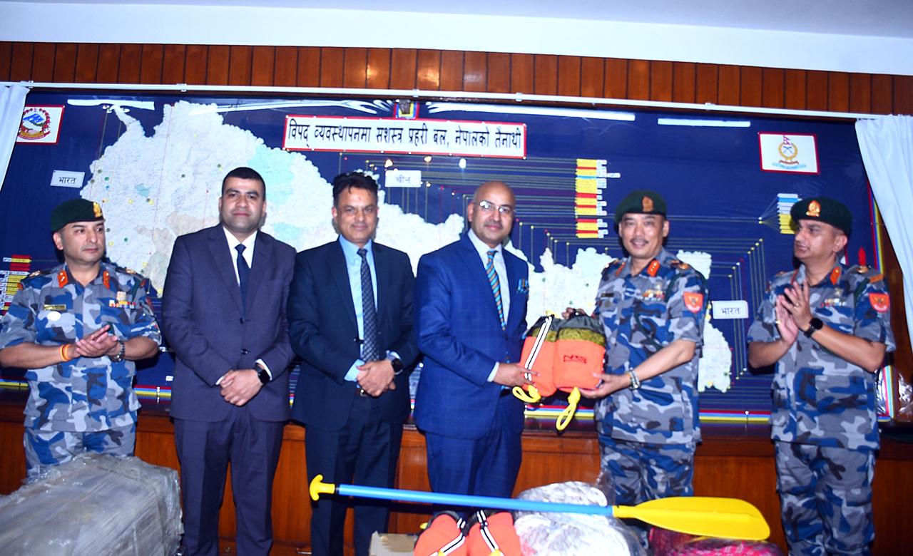 सन नेपाल लाइफ इन्स्योरेन्स कम्पनीले सशस्त्र प्रहरी बल नेपाललाई विपद् व्यवस्थापनका लागि उद्धार सामग्रीहरू हस्तान्तरण
