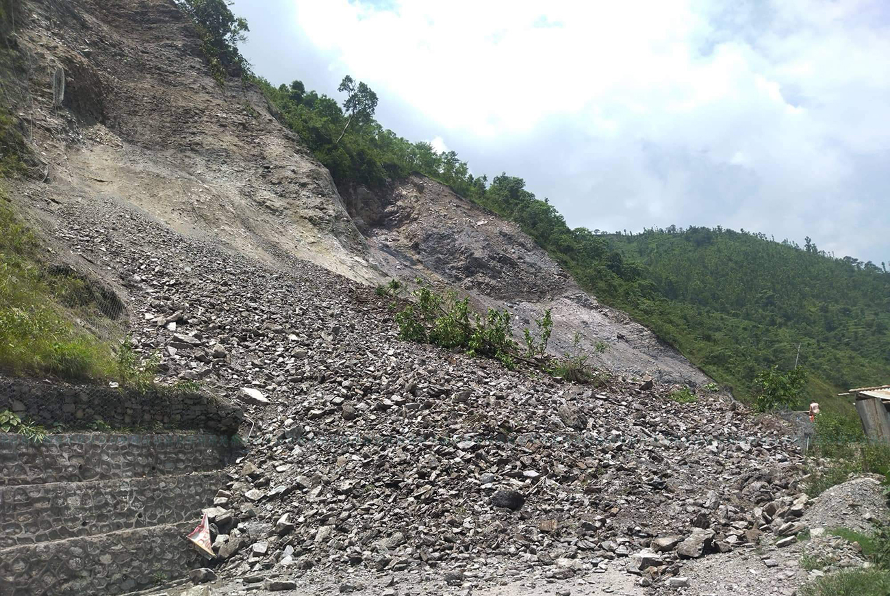 दोलखामा पहिरोले सिनर्जी हाइड्रोपावरको ड्याम क्षेत्र प्रभावित, एक वृद्ध बेपत्ता