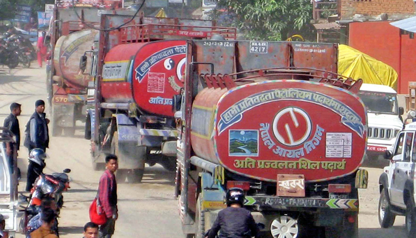 वीरगञ्जमा ट्याङ्करबाट पेट्रोल चोरी गरी बिक्री गर्ने आरोपमा सात जना पक्राउ