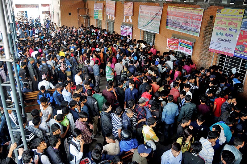 दशैं मनाउन ५ लाखभन्दा बढीले छाडे काठमाडौं, सडकमा चहलपहल घट्दै