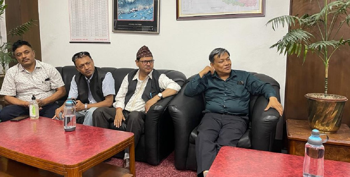 सरकारबाट १५ अर्बभन्दा बढी रकम उठाउन बाँकी भएपछि माइतीघरमा धर्ना दिँदै निर्माण व्यवसायी