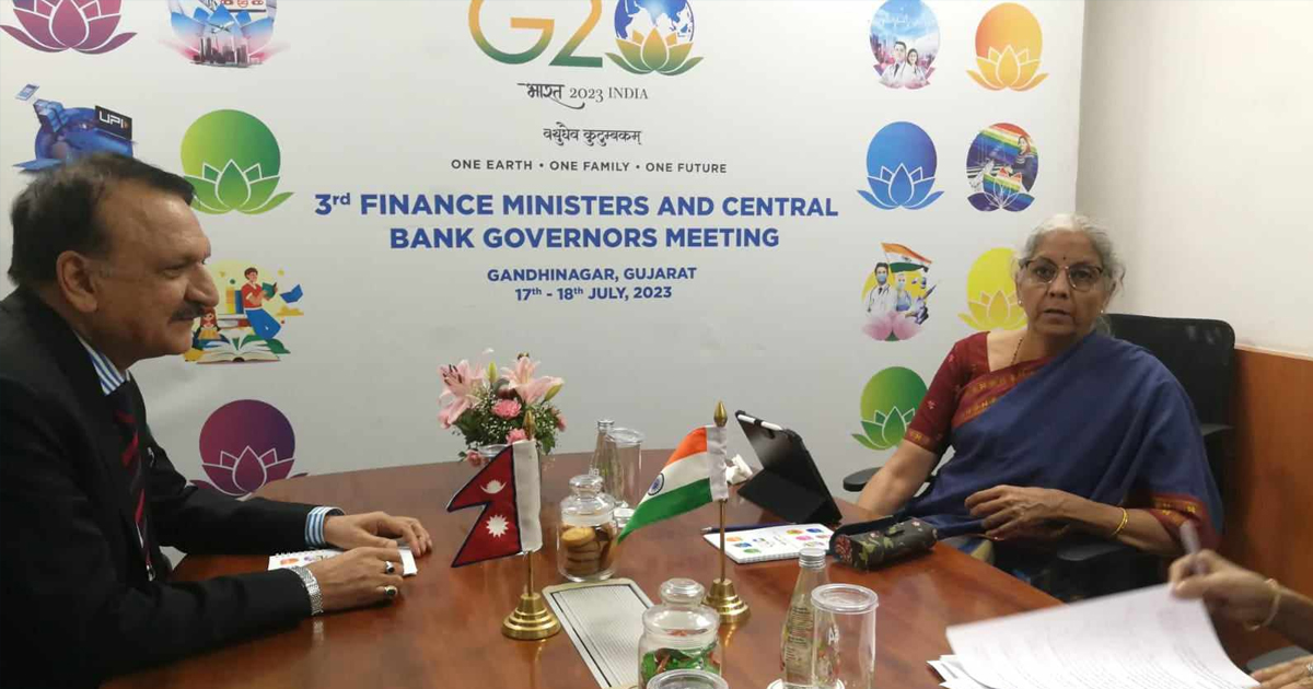अर्थमन्त्री डा. महत र भारतका अर्थमन्त्री सीतारमणबीच गुजरातमा भेटवार्ता