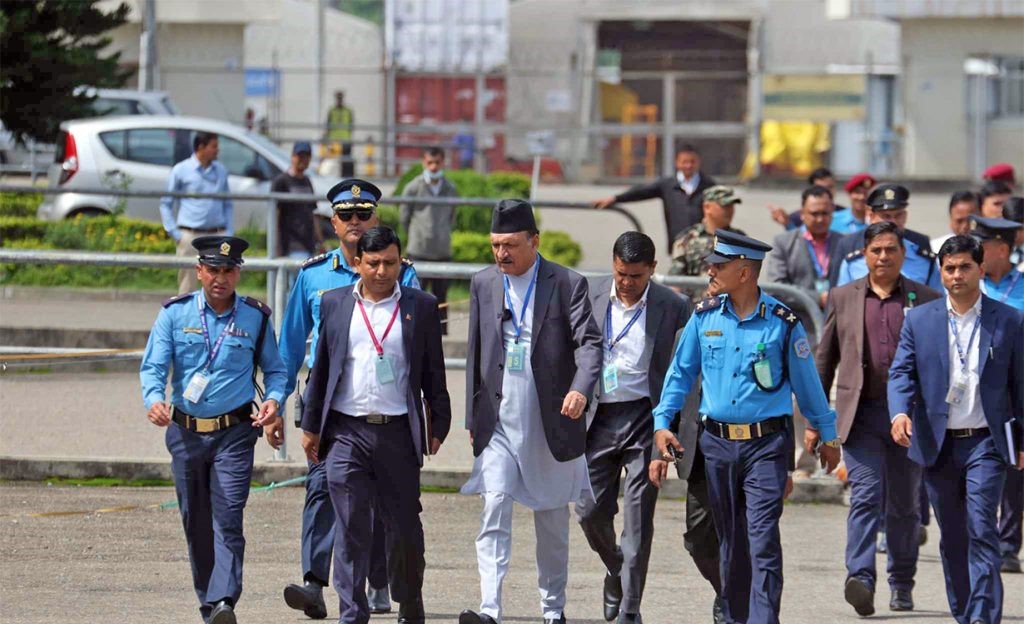 सुन तस्करी बढे पछि अर्थमन्त्री महतले गरे त्रिभुवन विमानस्थलको निरीक्षण