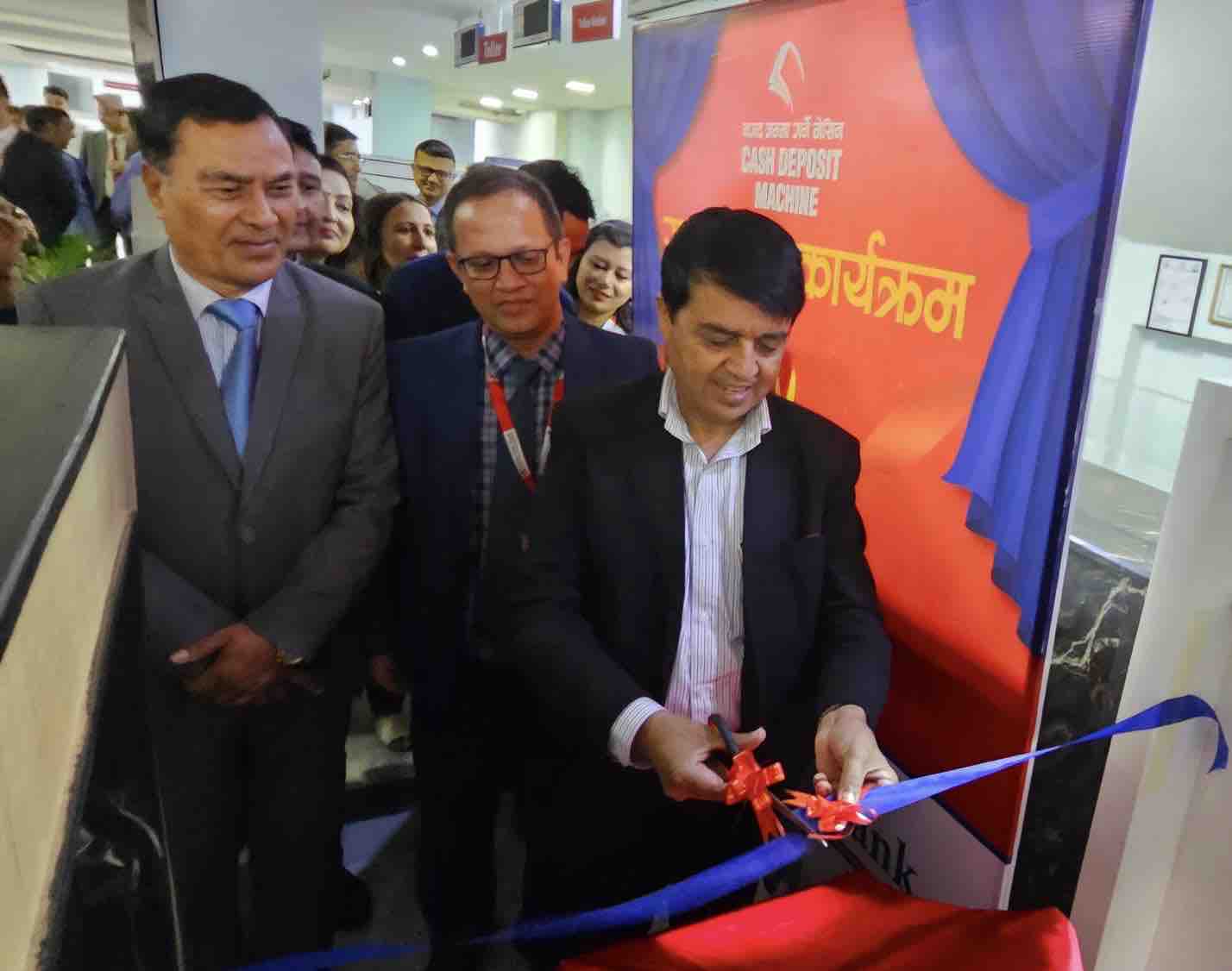 ग्लोबल आइएमई बैंकमा मेसिनबाट २४ सै घण्टा चेक र नगद जम्मा गर्न सकिने