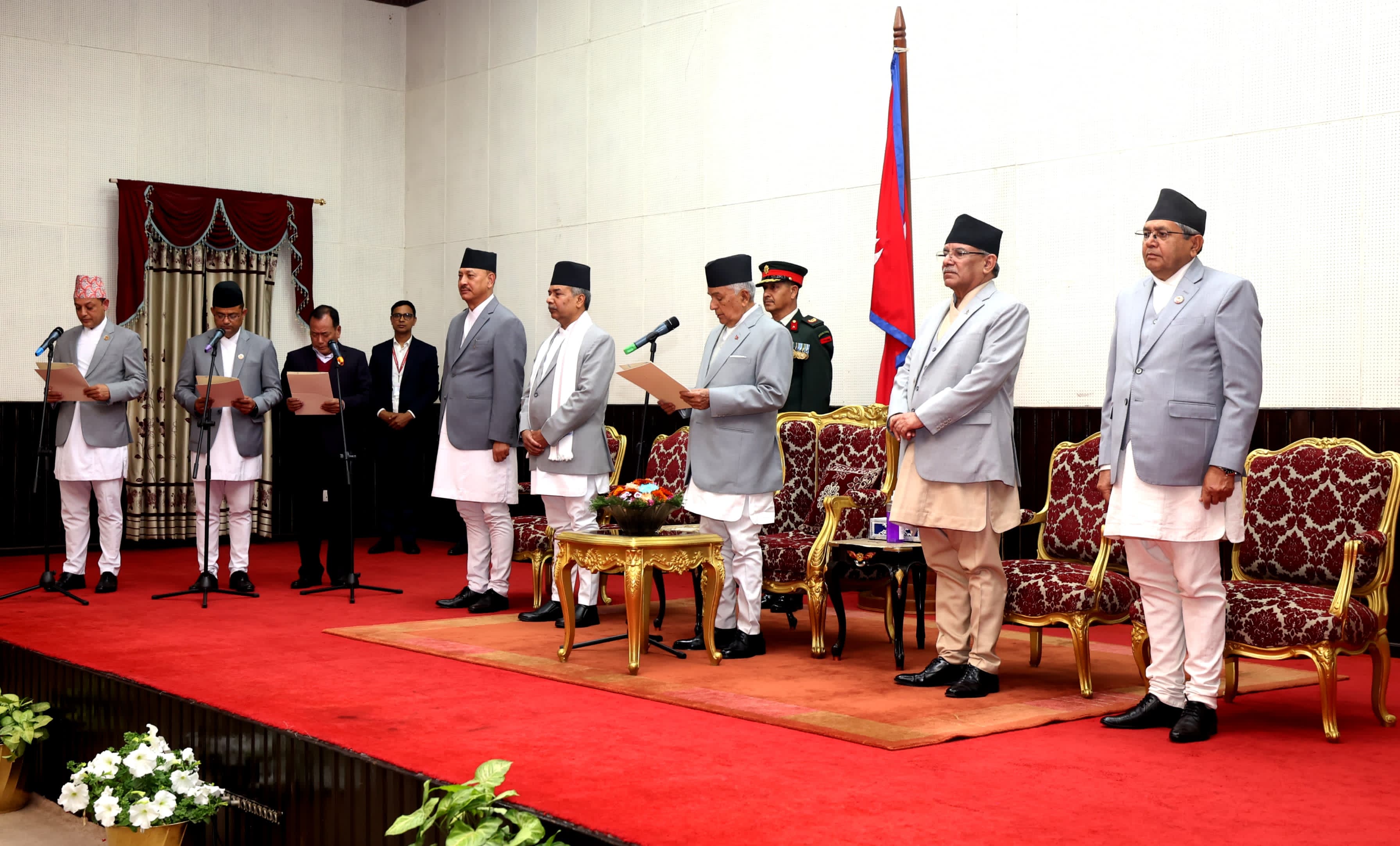 नयाँ गठबन्धनबाट तीनजनाले लिए मन्त्रीको सपथ