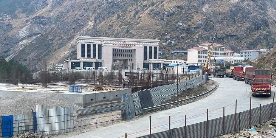 रसुवागढी नाकाबाट सवारी साधनको आयात बढ्दो : साउनदेखि चैतसम्म भित्रिए ४ हजार ७०६, अधिकांश विद्युतीय