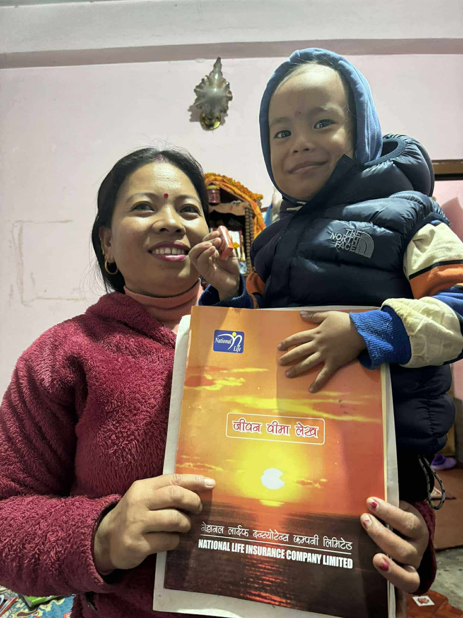 सन्दिप थापा मगरले कोरियाबाटै छोरालाई दिए नेशनल लाइफको बीमा पोलिसी उपहार