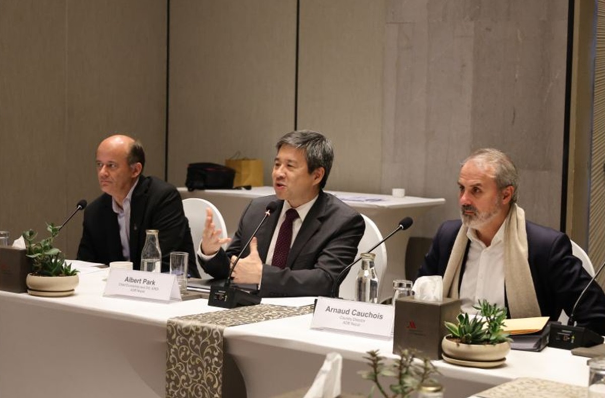 उत्पादन र रोजगारी बढाउन नेपाललाई एडिबीका प्रमुख अर्थविद्को सुझाव