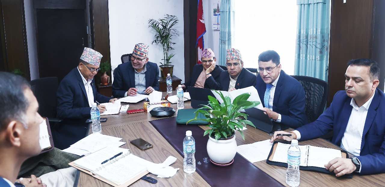 नयाँ बजेट निर्माणका लागि मन्त्रालयगत छलफल सुरु  अनुशासित र यथार्थपरक बजेट बन्छ : अर्थमन्त्री पौडेल