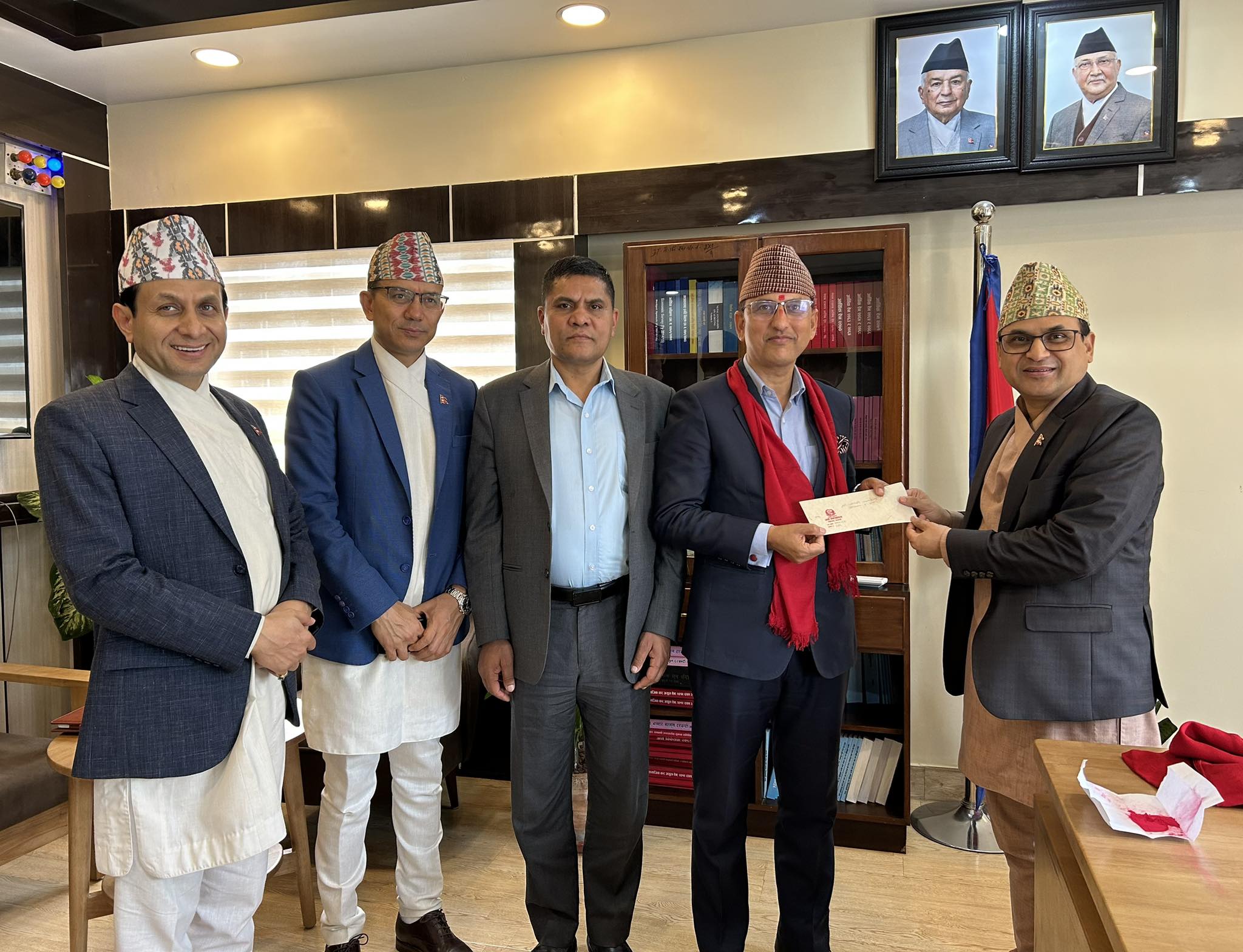 नेपाल स्टक एक्सचेन्जका नवनियुक्त सिइओ चापागाँईले बुझे नियुक्तिपत्र