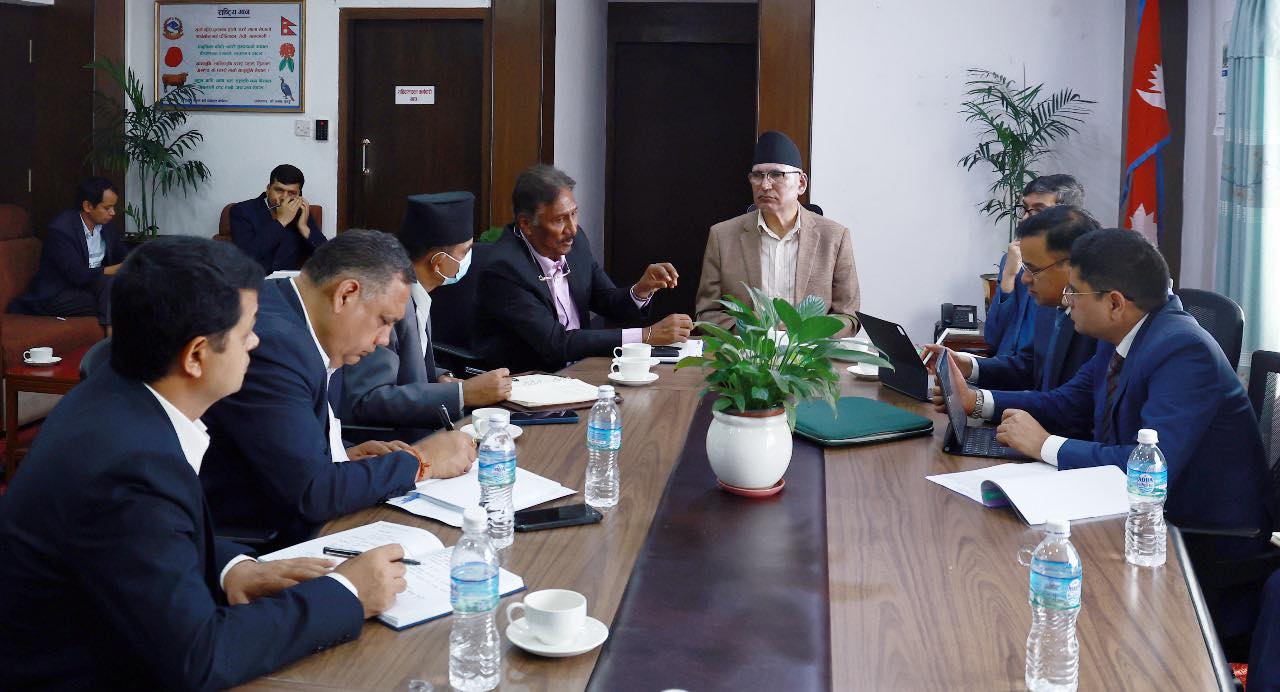 लोकप्रिय हुने प्रवृतिबाट बाहिर निस्कौं : अर्थमन्त्री पौडेल