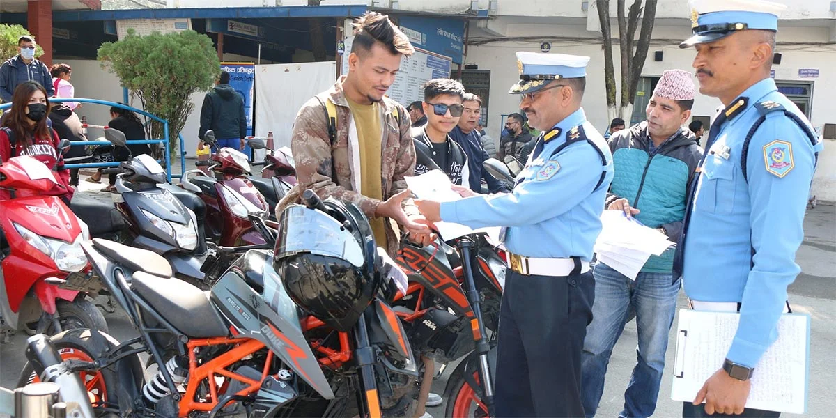 पाटन उच्च अदालतको फैसला : ट्राफिक प्रहरीले सवारी साधनको साँचो खोस्न नपाउने, मनपरी कार्य तत्काल बन्द गर्न निर्देशन