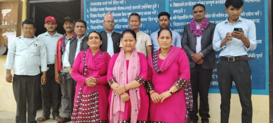 प्रोटेक्टिभ माइक्रो इन्स्योरेन्सद्वारा ग्वासी विद्यालयलाई झोला वितरण