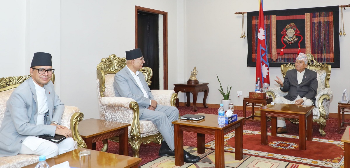 शीतल निवास पुगेर अर्थमन्त्रीले दिए राष्ट्रपतिलाई बजेटबारे जानकारी