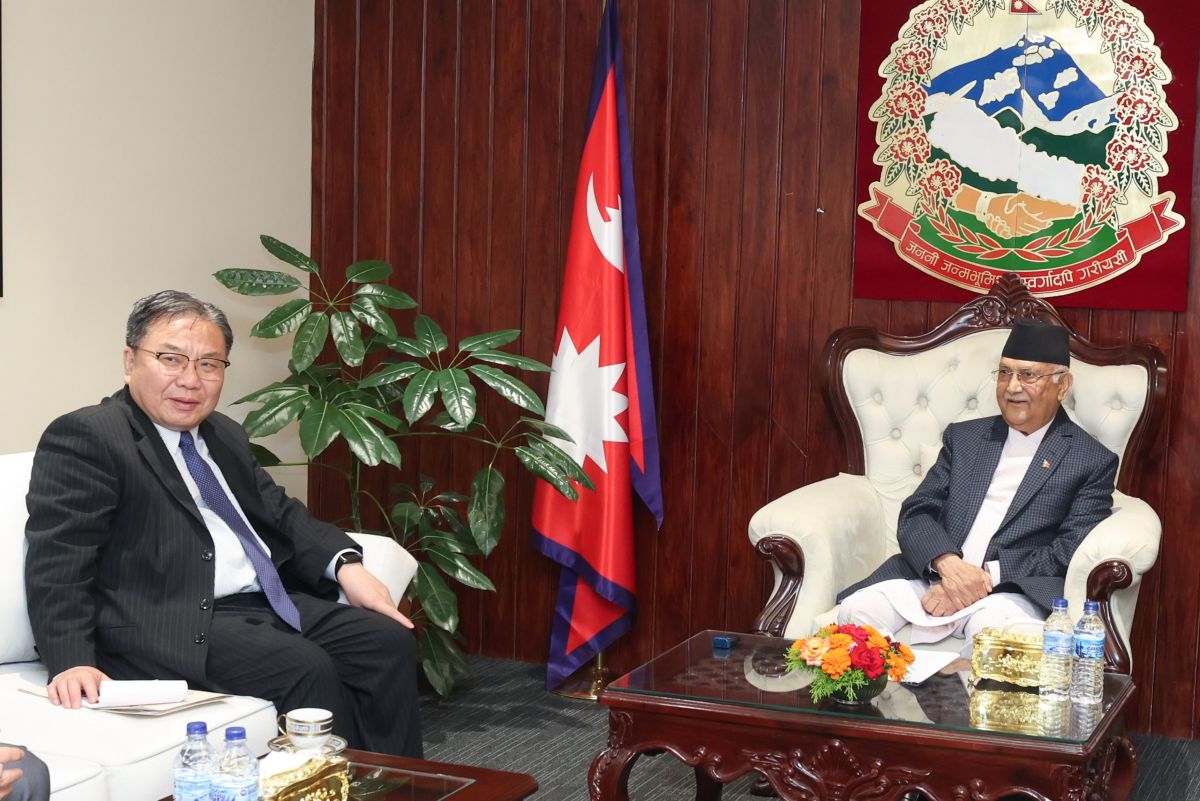 विश्व बैंकका देश निर्देशक सिस्लेनद्वारा प्रधानमन्त्री ओलीलाई शिष्टाचार भेट