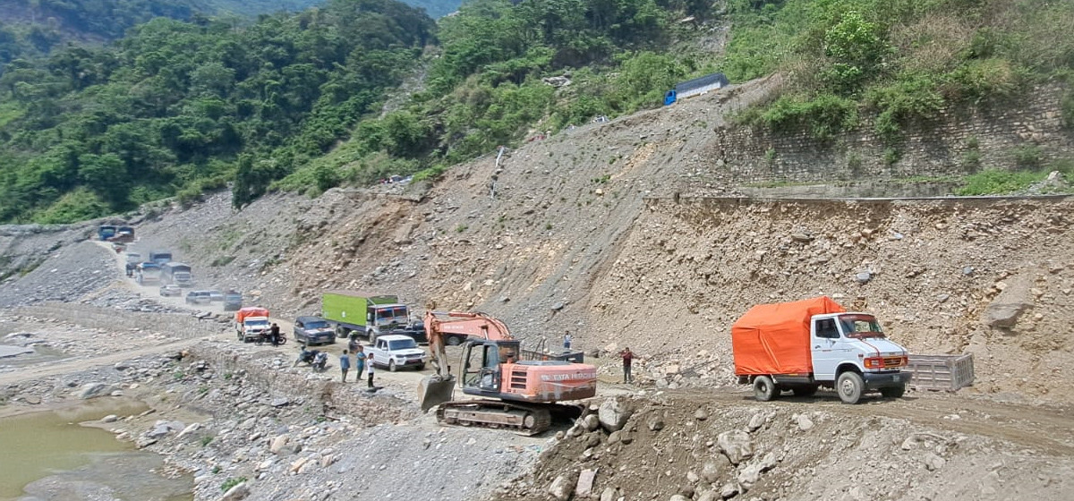 देशभर ११ राजमार्गमा पहिरोले बाधा, ६ पूर्ण अवरुद्ध र ५ एकतर्फी सञ्चालनमा