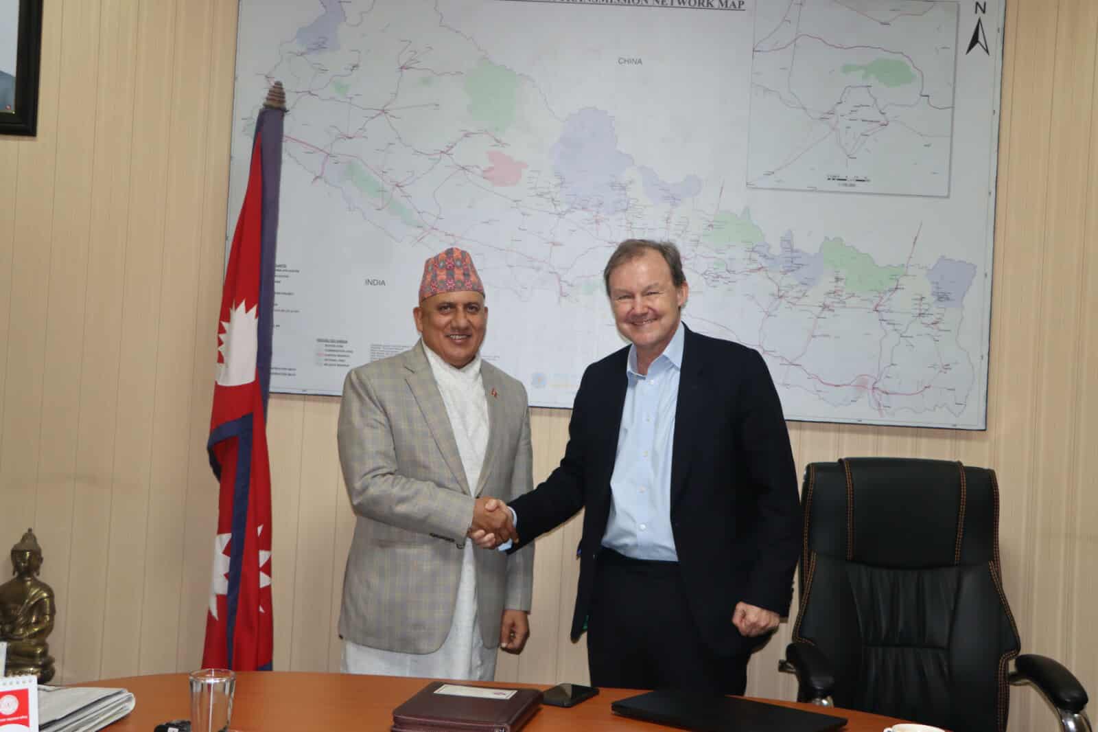 योजना आयोग उपाध्यक्ष अधिकारी  र नेपालका लागि बेलायती राजदूत फेन बिच भेटवार्ता 