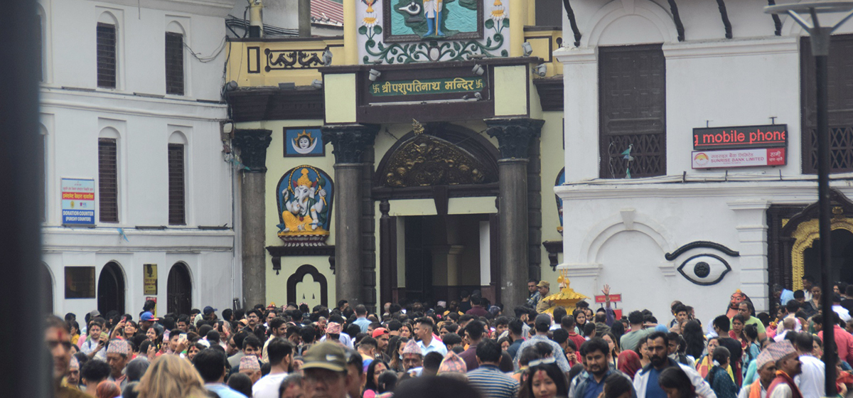 साउनको पहिलो सोमबार: पशुपतिनाथ मन्दिरका चारै ढोका बिहान ३ बजेदेखि श्रद्धालुका लागि खुला