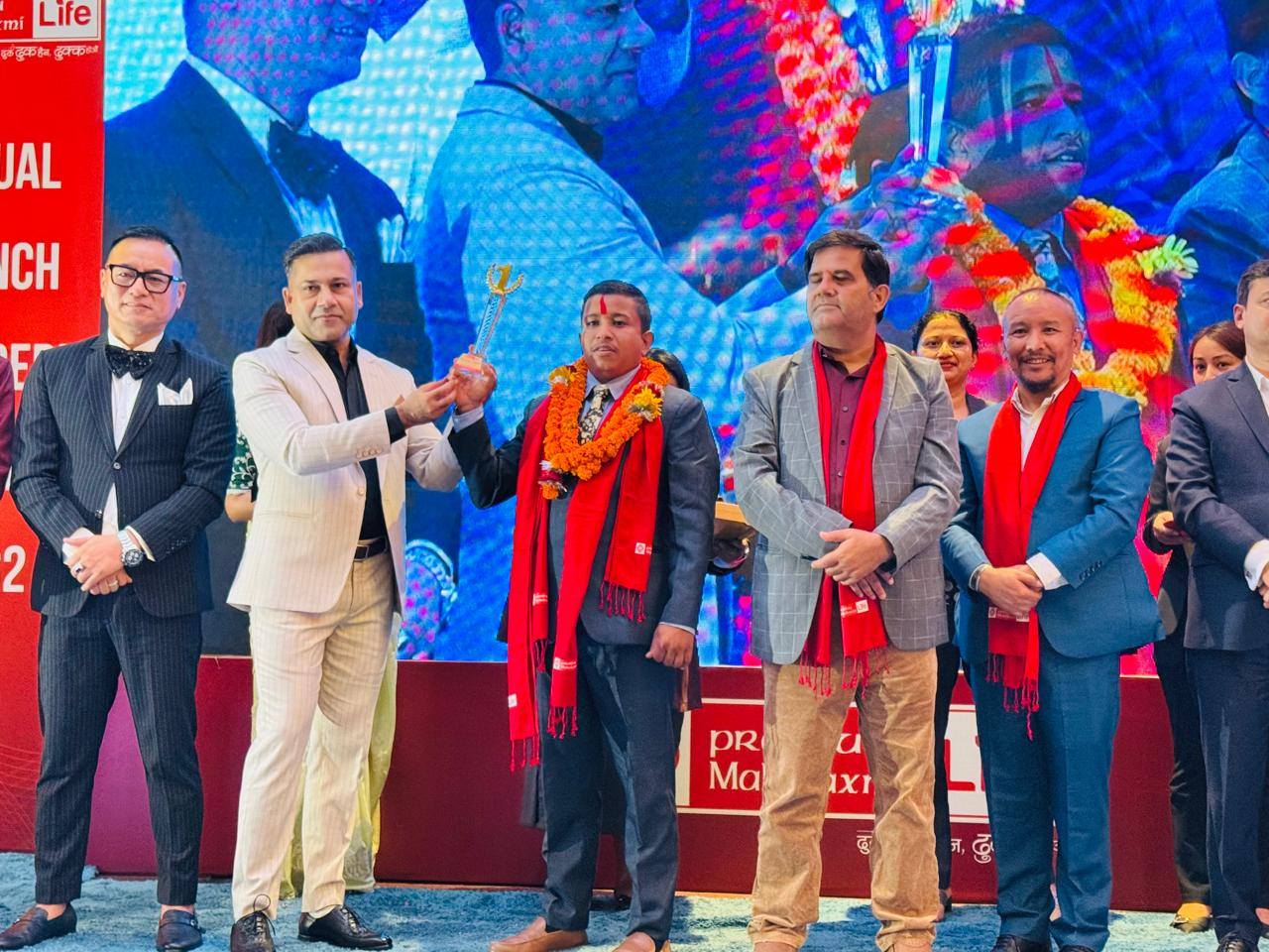 प्रभु महालक्ष्मीको पेप्सिकोला शाखा दुई वर्ष लगातार नेपाल प्रथम, शाखा प्रमुख आचार्यले भित्र्याए ५ करोड ६० लाखको बीमा