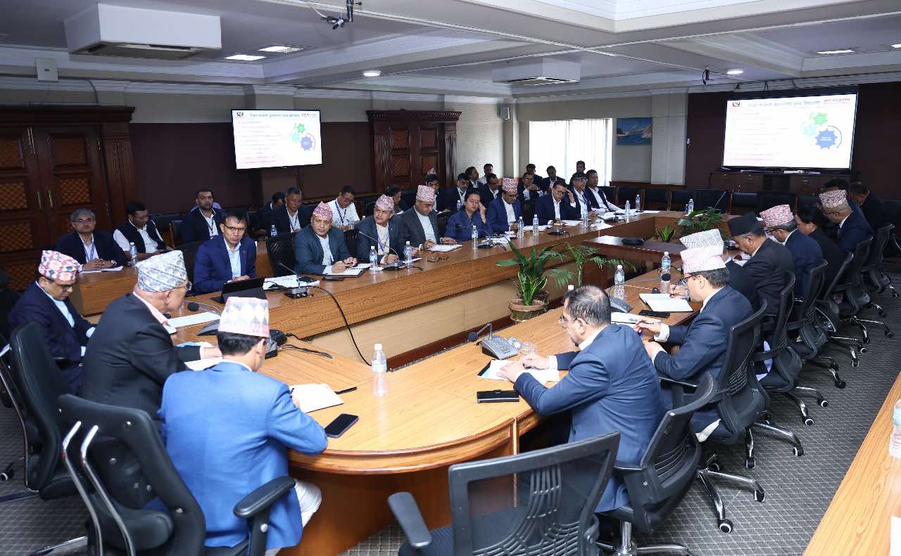 अर्थमन्त्री पौडेलद्वारा समयतालिका बनाएर बजेट कार्यान्वयन गर्न सचिवहरुलाई निर्देशन
