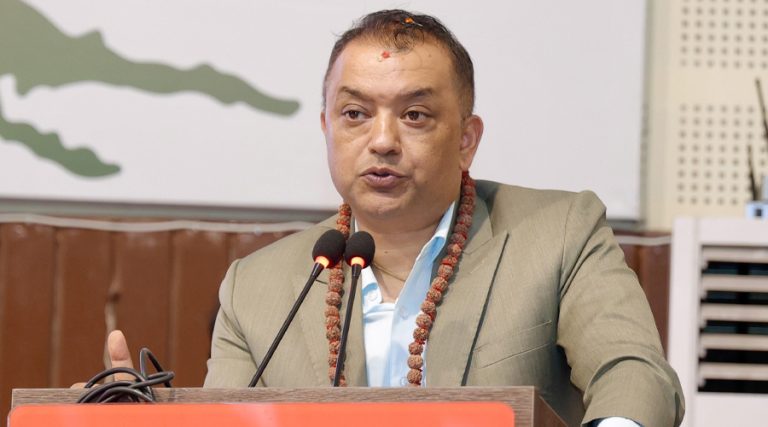 गगन थापाको चेतावनी : सामाजिक सञ्जाल बन्द गर्ने निर्णय गलत, सरकारले पुनर्विचार गर्नुपर्छ