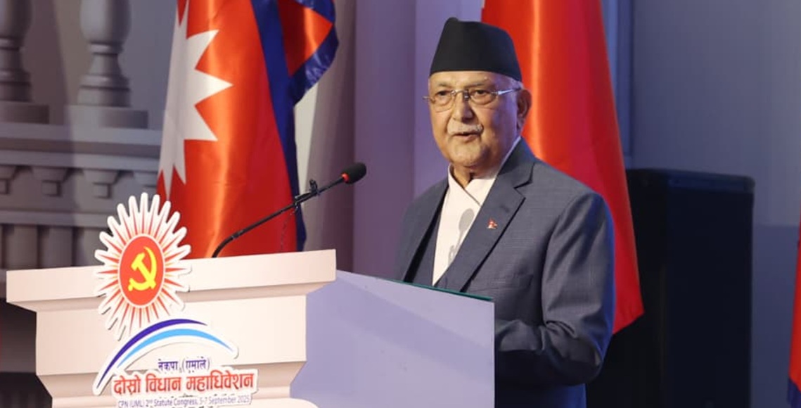 प्रधानमन्त्री ओलीको दमकस्थित निवासमा ढुंगामुढा, प्रहरीले हवाई फायर