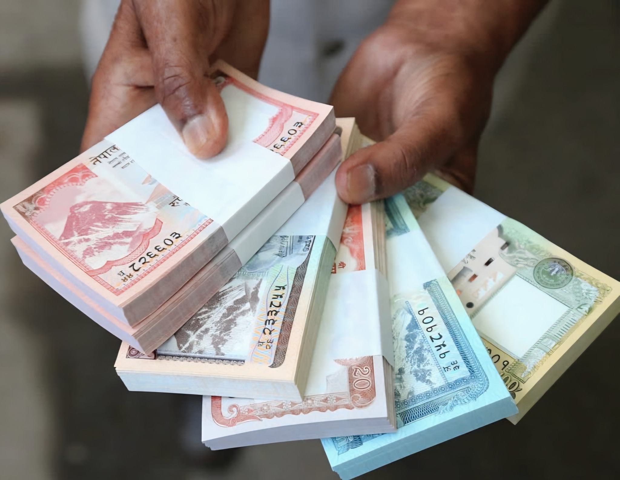 नेपालीहरुको महान पर्व दशैको अवसमा आजदेखि सुकिला नोट वितरण सुरु