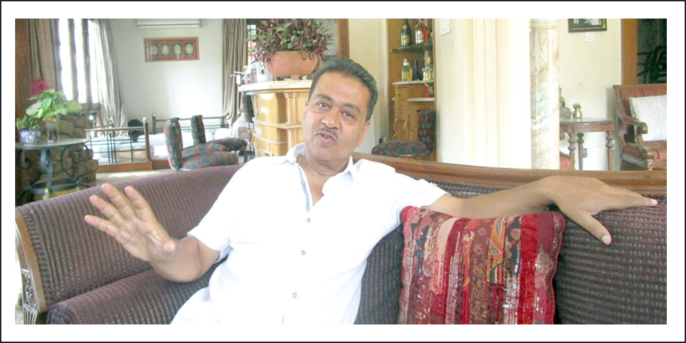 जेनजी आन्दोलनका क्रममा क्षति पुगेको प्रहरी चौकीमा छोटेलाल रौनियारद्धारा कम्प्युटर र फर्निचर सहयोग