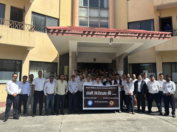 धितोपत्र बोर्डका कर्मचारीको आन्दोलन २०औं दिनमा, आज बेलुका बस्ने बोर्ड बैठकले माग सम्बोधन गर्ला ?