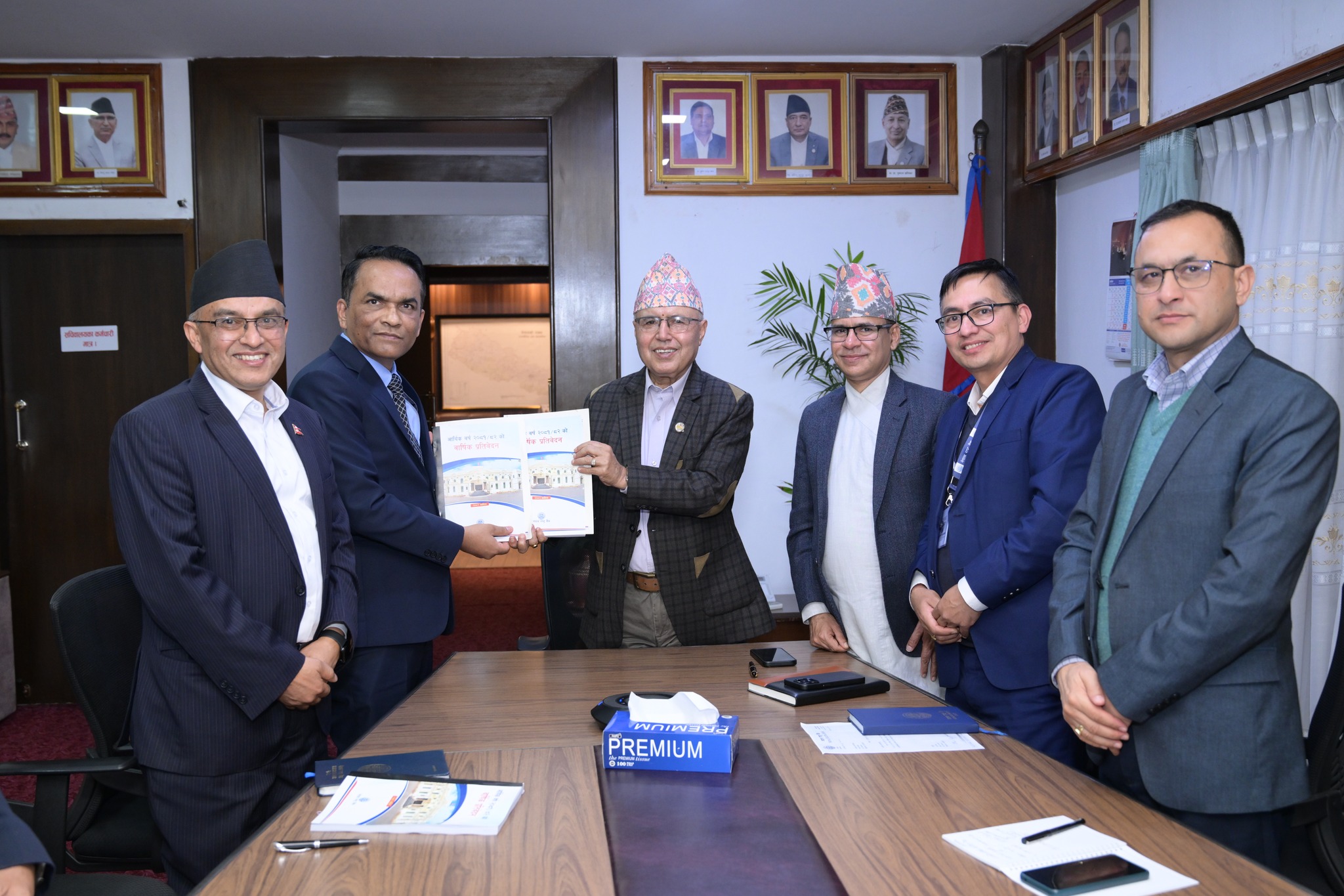 राष्ट्र बैंकको वार्षिक प्रतिवेदन प्रस्तुत: खुद आय ८० अर्ब ४८ करोड, सरकारलाई ४२ अर्ब प्रदान