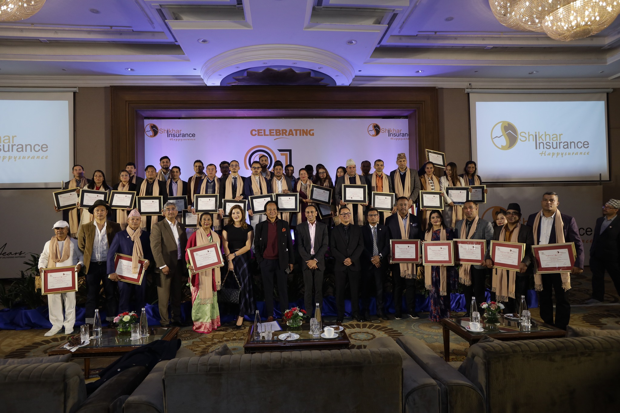 शिखर इन्स्योरेन्सबाट वार्षिकोत्सवको अवसरमा कर्मचारी सम्मानित