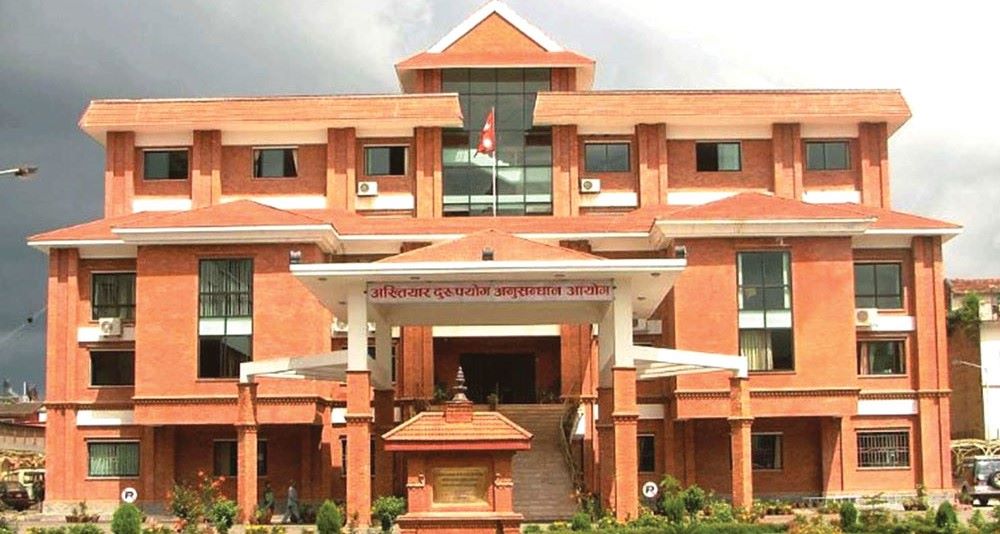 हेटौँडामा यातायात अधिकृतसहित दुई जना घुससहित पक्राउ