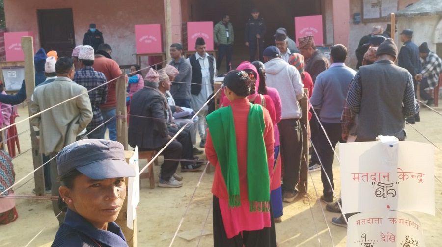 बैतडीमा शान्तिपूर्ण रूपमा मतदान जारी, १० बजेसम्म १२ हजार बढी मत खस्यो