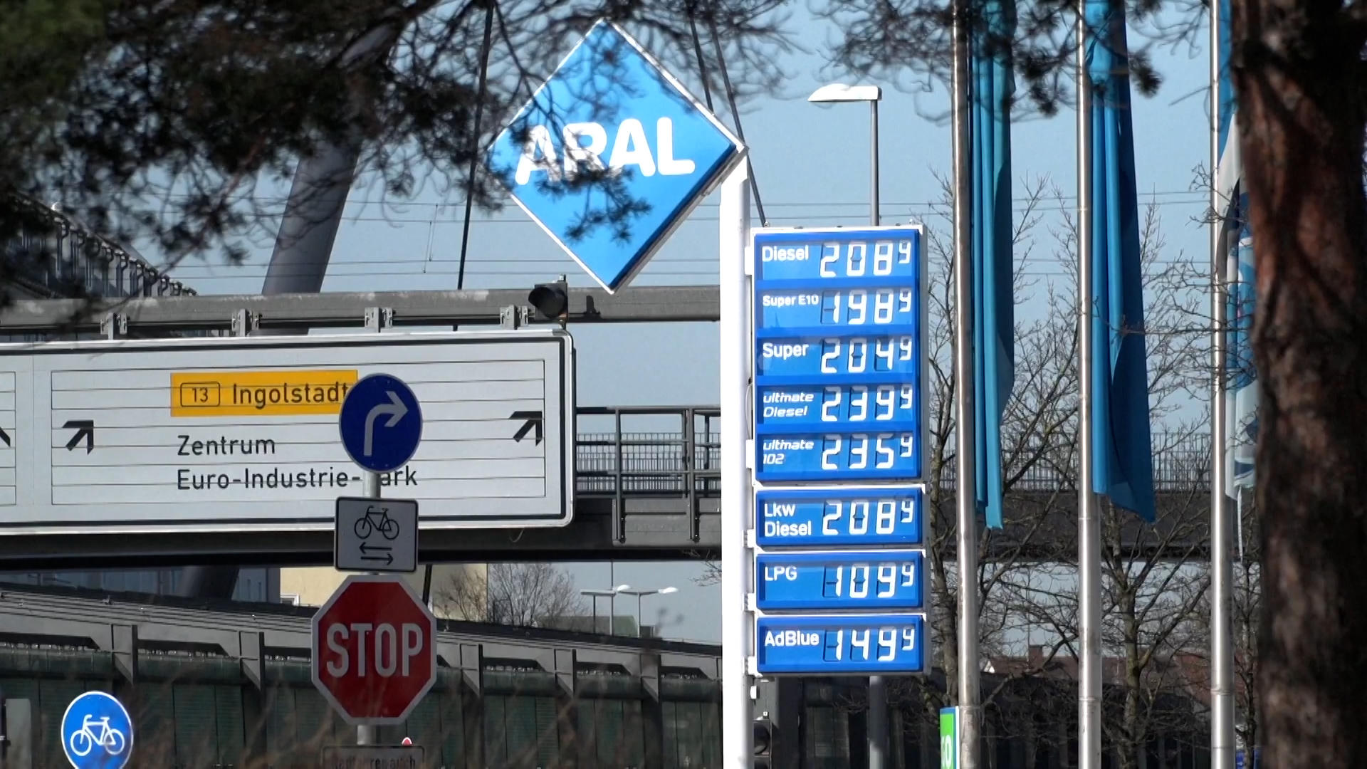 होर्मुज जलडमरूमध्य बन्द भएपछि विश्व बजारमा तेलको हाहाकार, मूल्य ५० प्रतिशतसम्म वृद्धि