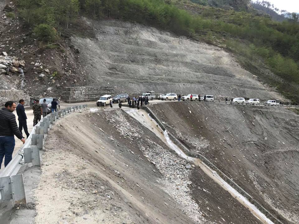 बाह्रबिसे–कोदारी सडक स्तरोन्नति सुरु, तीन वर्षभित्र सम्पन्न गर्ने लक्ष्य