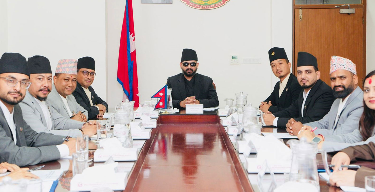 ओली र लेखकमाथि तत्काल कारबाही प्रक्रिया अघि बढाउने सरकारको निर्णय