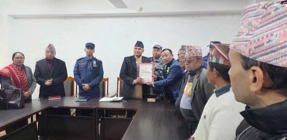 ओलीको रिहाइको माग गर्दै एमाले ताप्लेजुङद्वारा ज्ञापनपत्र पेश